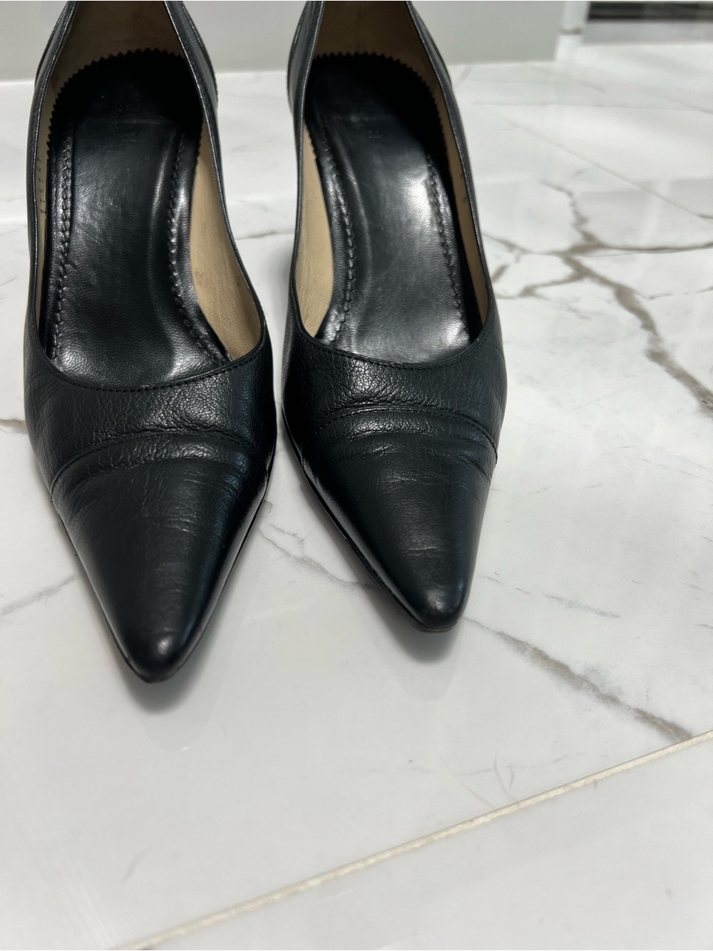 Vintage Gucci Black Leather Pointed Toe Pumps Heels – Made in Italy – Size 8B - Picture 4 of 11